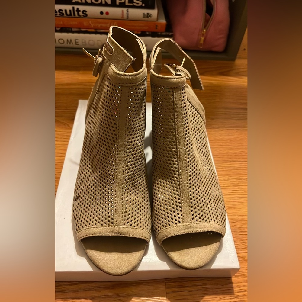 Tan Open Toed Wedges